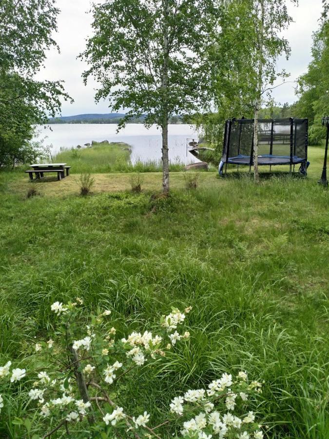 Mysig Timmerstuga Vid Sjoen Bjoerken 34 Roennsudden Grangarde Bagian luar foto